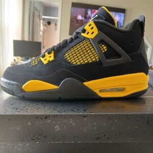 Big KIDS AIR JORDAN THUNDER 4s 🐝